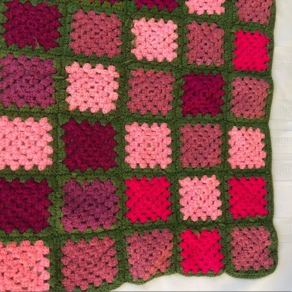 Granny square afghan crochet throw blanket pink, magenta, green VINTAGE handmade - Picture 3 of 7